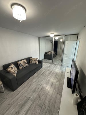 Închiriez apartament 3 camere Metrou Râul Doamnei 