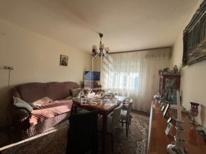 Apartament cu 3 camere, semidecomandat,etaj intemediar, zona Dambovita - imagine 2