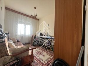 Apartament cu 3 camere, semidecomandat,etaj intemediar, zona Dambovita - imagine 4