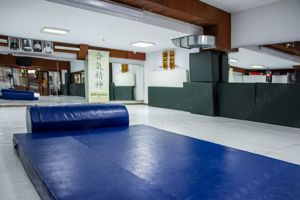 Caut partener exploatare sală sport București 