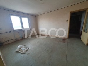 Apartament 2 camere semidecomandat etaj 1 zona Tudor Vladimirescu - imagine 2