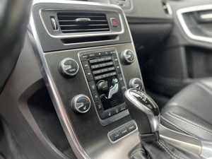 Volvo V60 D6 Plug-in Hybrid - imagine 8