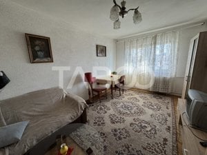 Apartament decomandat cu 3 camere 2 balcoane zona Dumbravii Sibiu - imagine 2