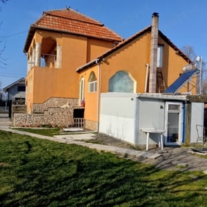 Vând casa individuala la cheie, 2 intrări separate,demisol - program casa verde panouri fotovoltaice