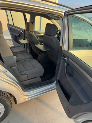 Vând volksvagen touran 7 locuri urgent 1800   - imagine 5