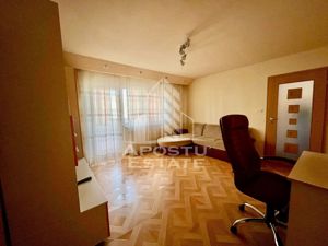 Apartament cu 3 camere, 2 bai, etaj intermediar, zona Aradului - imagine 3