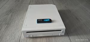 Consola Wii mmodata + 200jocuri  Atentie se vinde exact ca in poze  DOAR consola si stikul cu jocuri