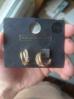 Cercei din colectia Next. Model confectionat din oțel inoxidabil placat cu aur