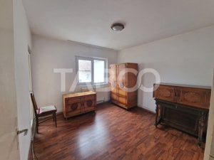 Apartament la intrare in Petrosani cu 2 camere decomandate si balcon  - imagine 2