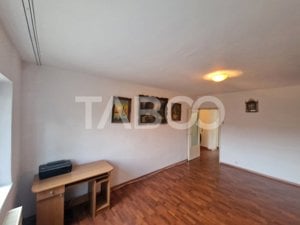 Apartament la intrare in Petrosani cu 2 camere decomandate si balcon  - imagine 3