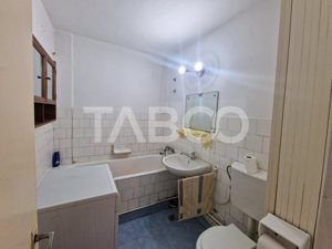 Apartament la intrare in Petrosani cu 2 camere decomandate si balcon  - imagine 7