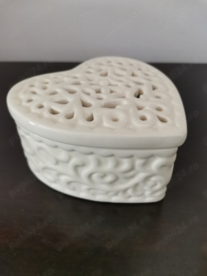 Casetă vintage cu capac porțelan ivoriu decupat Adler Germania 