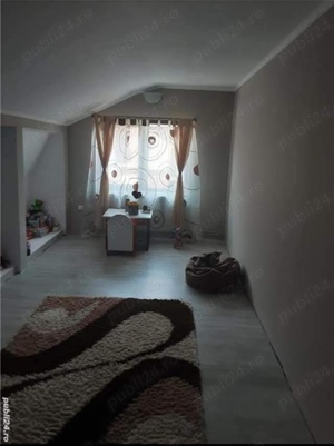 Vand apartament curte comuna 