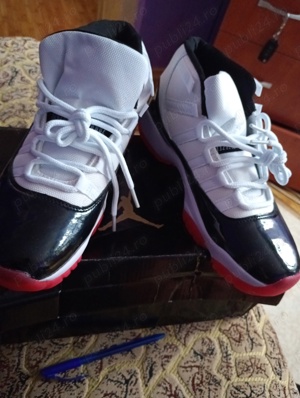 adidași Jordan 11 concord bred 