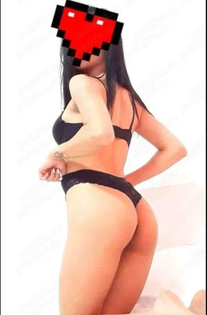 Bruneta sexy prima dată în orașul tău  - imagine 1