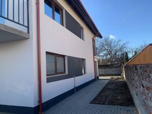 vând casă unifamiliala 