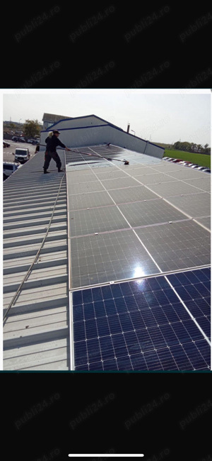 Spălam panouri solare fotovoltaice spalat parcuri hale curatat curat