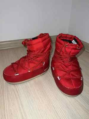 Moon Boot ghete cizme pentru copii - culoare Rosu, marime 33 34, stare foarte buna