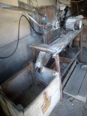 Moara cu ciocane cu motor