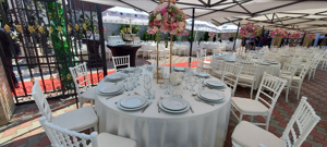 Închiriez mese,scaune,vesela,pavilioane 