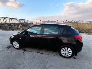 Opel Astra J 1.6 An 2013 - imagine 2