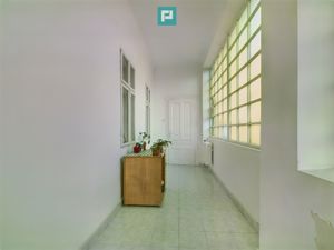 Casă individuală cu teren de 1100 mp și 3 apartamente în curte - imagine 17