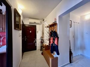 Apartament 3 camere, 2 bai, decomandat, balcon deschis, zona Lunei - imagine 10