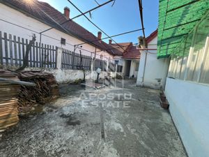 Casa individuala , cu garaj si teren de 856 mp in Ghiroda - imagine 2