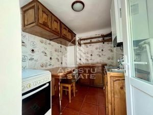 Apartament 2 camere,la casa,curte comuna,zona Dambovita - imagine 11