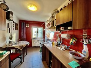 Apartament 3 camere, 2 bai, decomandat, balcon deschis, zona Lunei - imagine 8