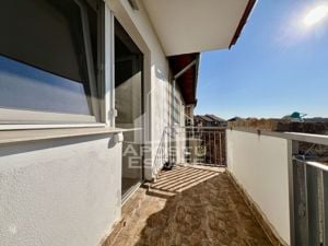 Apartament 3 camere, 2 bai, decomandat, balcon deschis, zona Lunei - imagine 12