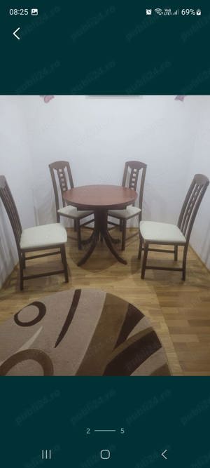 Masa rotunda si scaune