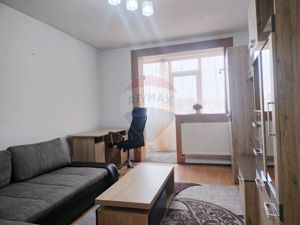 Apartament cu 3 camere de vânzare în zona Central