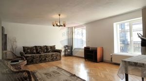 Apartament spațios într-o clădire istorică, zona centrală – Mediaș - imagine 3