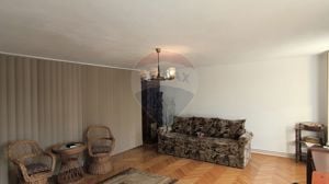 Apartament spațios într-o clădire istorică, zona centrală – Mediaș - imagine 4