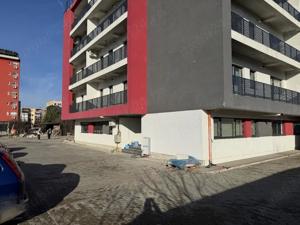 Inchiriez spatiu birou 45 mp apartament NOU cu 2 camere PARTER str. Voinicilor, Micalaca - imagine 9