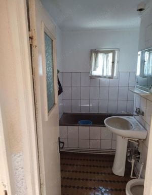 Apartament 3 camere zona Buzaului, etaj 3 - imagine 2