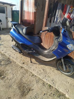 vand scuter Piaggio cu acte în regulă 3500lei sau schimb cu ATV  - imagine 4