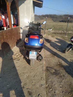 vand scuter Piaggio cu acte în regulă 3500lei sau schimb cu ATV  - imagine 3