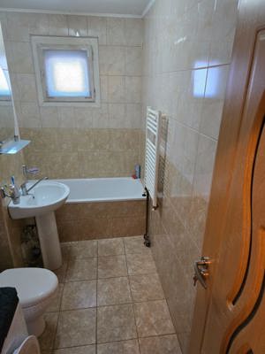 Apartament cu 3 camere decomandat Buziasului etaj 3 amenajat centrala doua bai - imagine 12