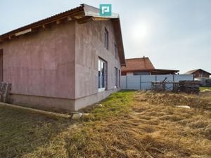 Casă în Izvin – 90 mp utili, curte 500 mp, la roșu