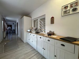 Casa cu 3 camere, renovata, 270mp teren, acces auto, zona Sagului - imagine 10