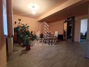 Casa individuala,izolata termic, 5 camere, curte proprie,2 bai, Ronat. - imagine 2