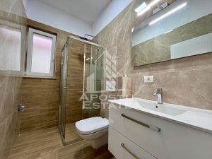 Apartament la casa cu 3 camere si 2 bai, tip penthouse, zona Gh Lazar - imagine 8