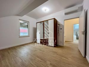 Apartament la casa cu 3 camere si 2 bai, tip penthouse, zona Gh Lazar - imagine 2