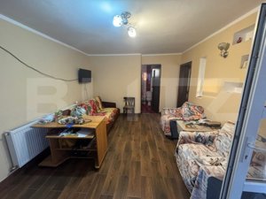 Casa de vanzare, cu 6 camere, 200 mp, zona Hotar - imagine 8