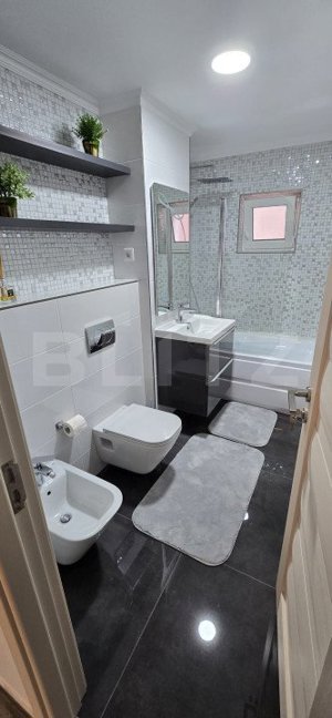 Vanzare apartament 2 camere, 61 mp, zona Carpati 2,  - imagine 7