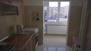 Inchiriez apartament 2 camere decomandat in Deva pe Liliacului, etaj 2, situat pe mijloc, mobilat - imagine 3