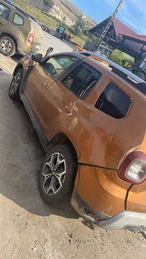 dacia duster 2018 avariat - imagine 2