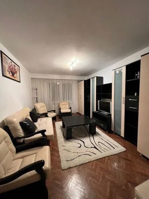 Apartament cu 3 camere, etajul II, de inchiriat